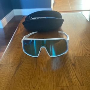 Oakley sutros light blue